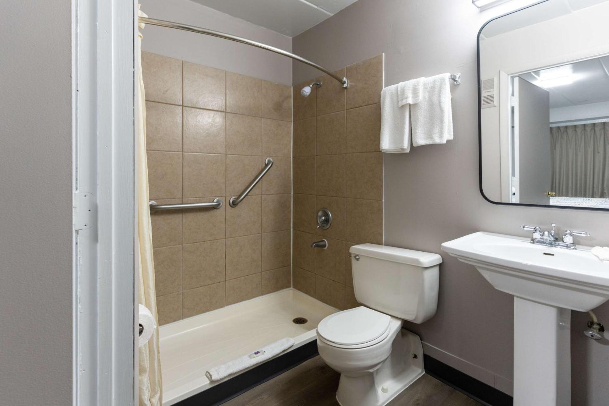 6-cincinnati, Oh Hotel 2*